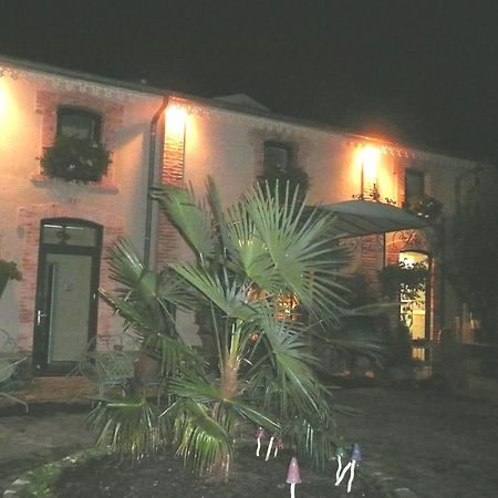 Au Fond De La Cour Veyre-Monton Exterior foto
