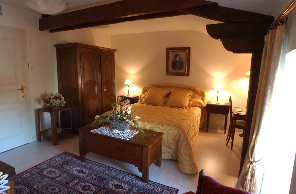 Au Fond De La Cour Veyre-Monton Quarto foto