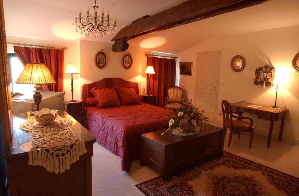 Au Fond De La Cour Veyre-Monton Quarto foto