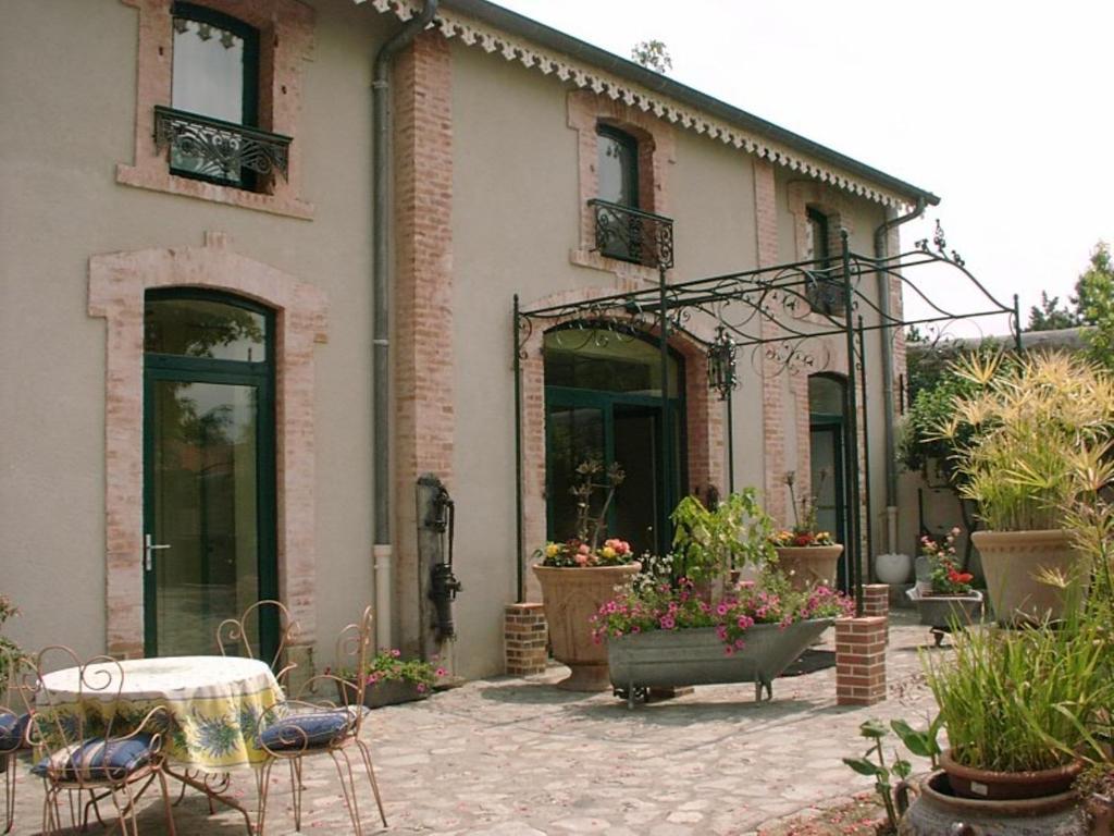 Au Fond De La Cour Veyre-Monton Exterior foto