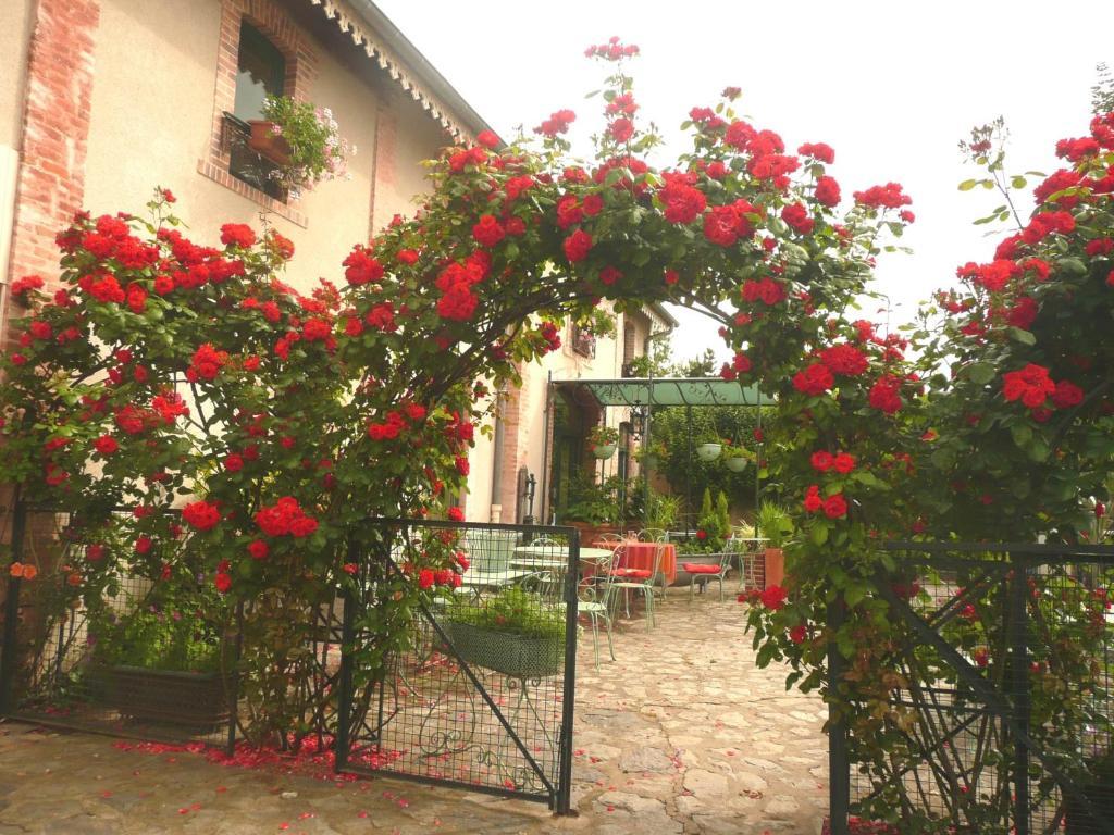 Au Fond De La Cour Veyre-Monton Exterior foto