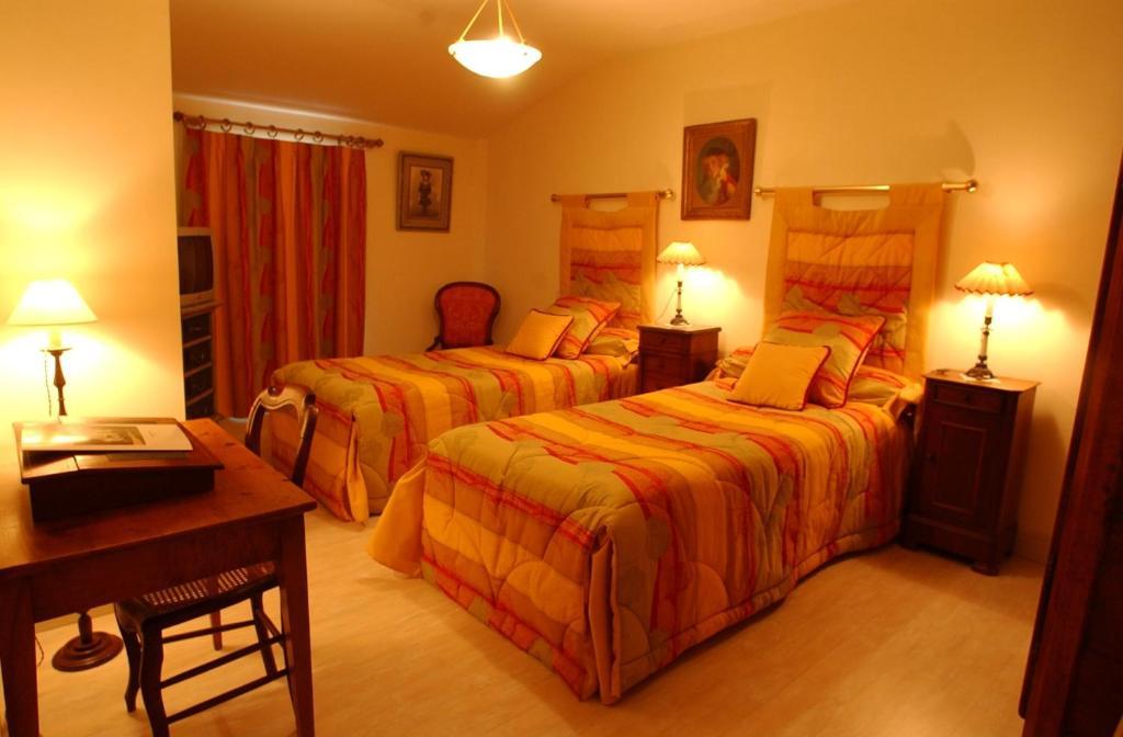 Au Fond De La Cour Veyre-Monton Quarto foto